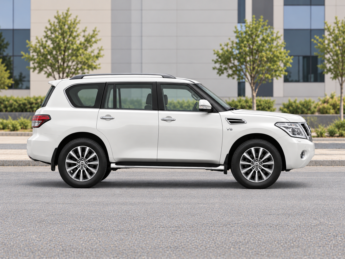 KI-generierte illustrative Darstellung: Nissan Patrol (Y62) 2018, 90-Grad-Seitenansicht nach rechts, auf trockenem Straßenbelag in städtischer Umgebung geparkt. Farbe und Ausstattung des tatsächlichen Fahrzeugs können abweichen.